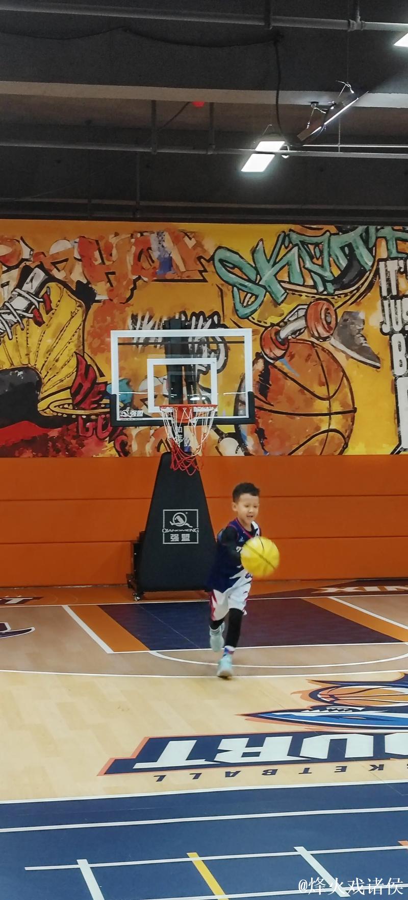 这位五年级的小朋友,球技竟然比我还强! 这位五年级的小朋友,球技竟然比我还强!